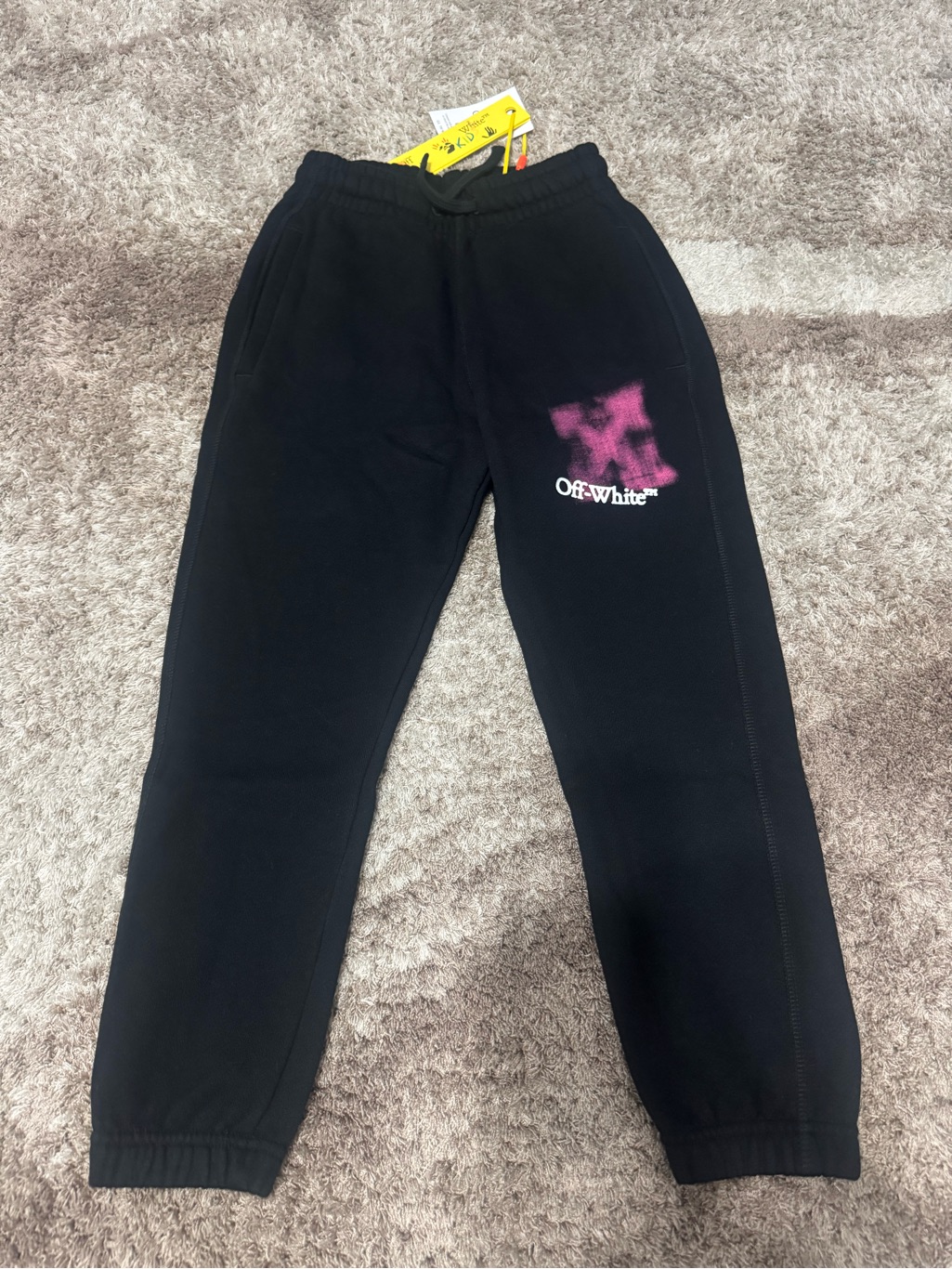 Offwhite Arrow Spray Kids Sweat Pants In Black-Fuchsia